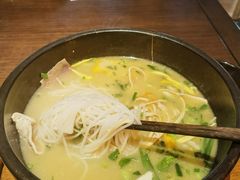 -银米·云南传统过桥米线(双廊黑金冠店)