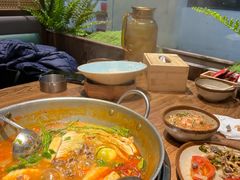 -野山舂·贵州现舂酸汤火锅(鸿通城店)