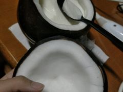 -志龙皇冠吃货椰子铺