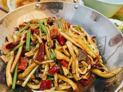 干锅茶树菇-华中科技大学百景园(三楼酒店)