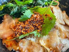 炭烤猪五花肉盖饭-热血兄弟·炭火烤肉(融侨中心店)