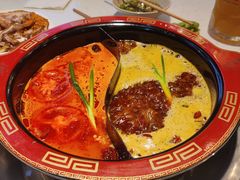 鸳鸯锅-钢管厂五区小郡肝串串香(奥克斯广场锦城万达店)