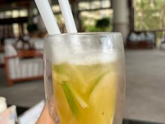 -亚龙湾喜来登·美景台大堂吧