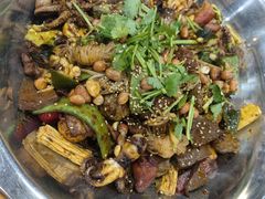 -愉肴麻辣香锅(中山路店)