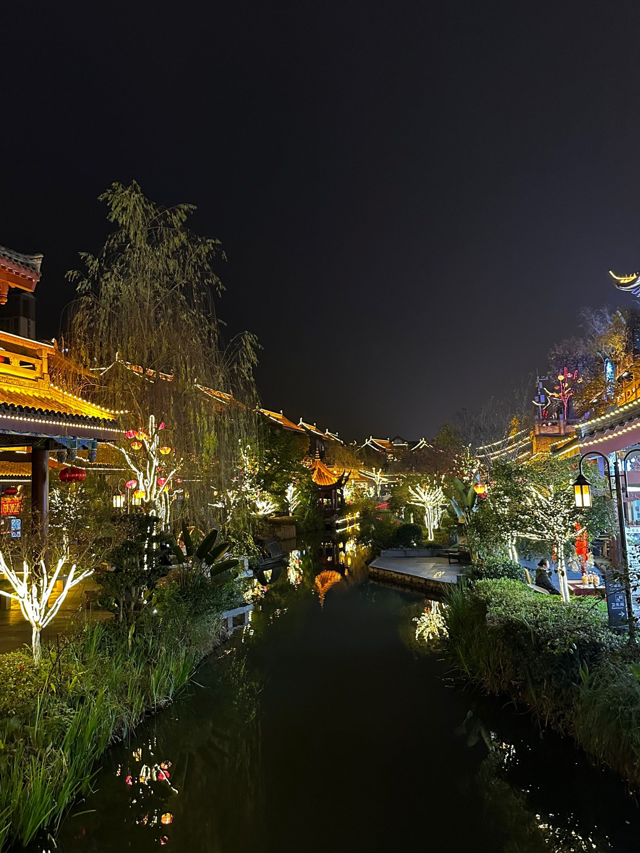 值得一去的眉山水街夜景