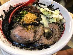 博多黑芝麻炸蒜豚骨拉面-博多豚屋拉面