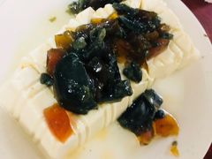 皮蛋豆腐-宝瑞门钉肉饼店