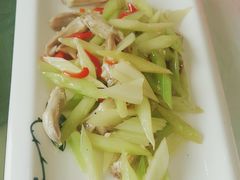 西芹炒鸭舌-广迎居老正兴菜馆