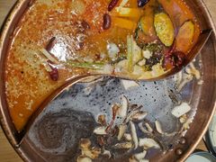 -洱火云南酸菜牛肉火锅(石景山当代商城店)