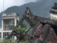 -四川汶川特大地震漩口中学遗址