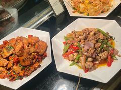 -大中华希尔顿酒店-念自助餐·嗨啤·小龙虾