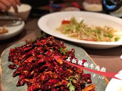 石板辣椒牛肉粒-香港财记(汇励99城市公园店)