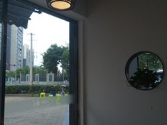 靠窗位-小牛叔鲜切牛肉·火锅·烤肉自助(公济桥路店)