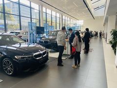 -上海宝信宝马4S店