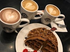 咖啡，热巧和巧克力松饼-钟书阁(松江泰晤士小镇店)