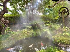 -Chom Cafe and Restaurant