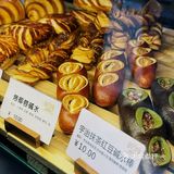 芳华街的谷悟面包，买了一堆