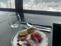 -亚洲国际大酒店·云顶阁旋转自助餐厅