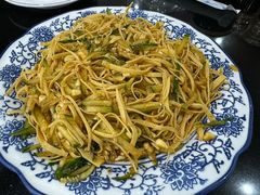 干豆腐丝拍黄瓜丝-一锅厨东北水饺店(厦大店)