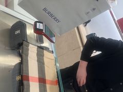 -BURBERRY(上海港汇恒隆广场店)