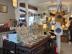-邊城書店