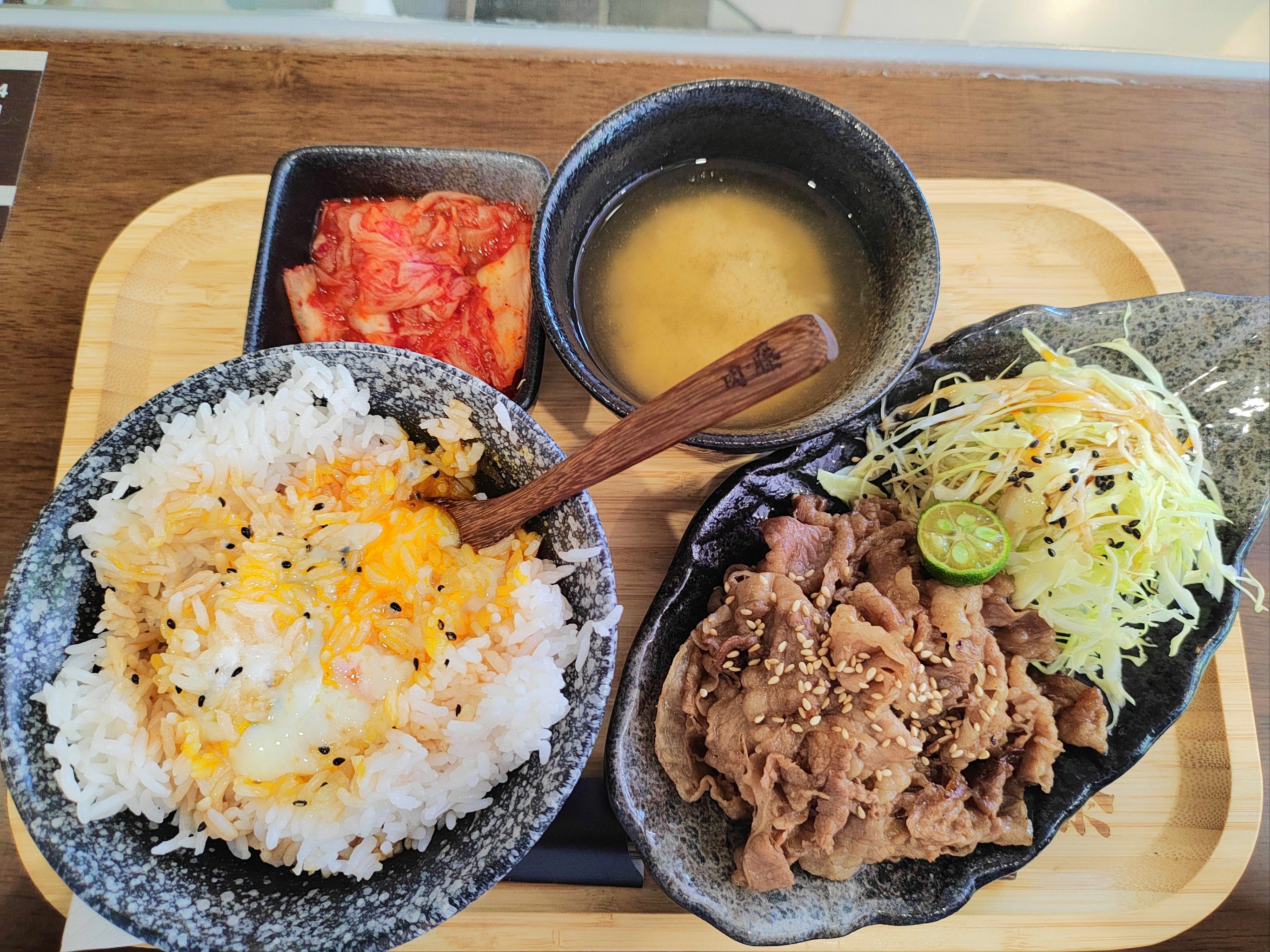 牛肉饭套餐来一份