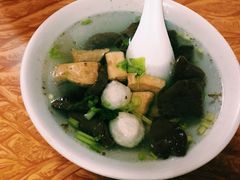 -松树干拌面店
