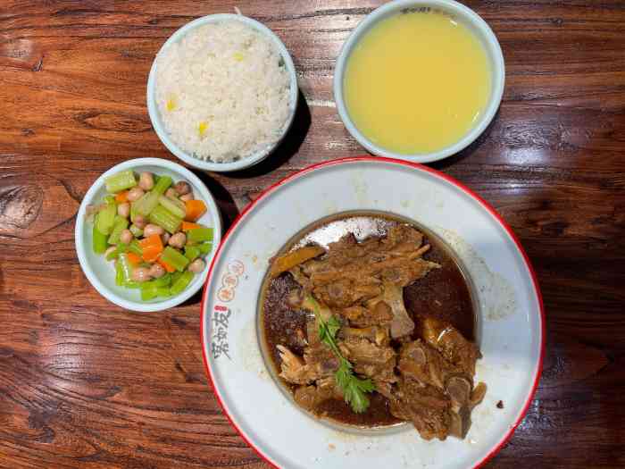 客如友辣骨头(大明湖店)-"[薄荷]环境:就在少年路上,地点非常好.