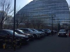 -新荟城购物中心-停车场