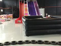 -嘿哟动霸CHUA·新潮玩运动娱乐中心·蹦床滑冰团建乐园