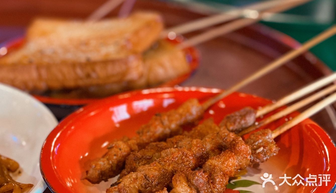 中山探店| 风味烧烤留住人间烟火气的东北饭堂