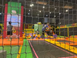 -蹦蹦跳跳(新奥购物中心店)