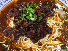 -渝之汇牛肉豌杂面