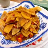 很是好奇的东北铁锅炖