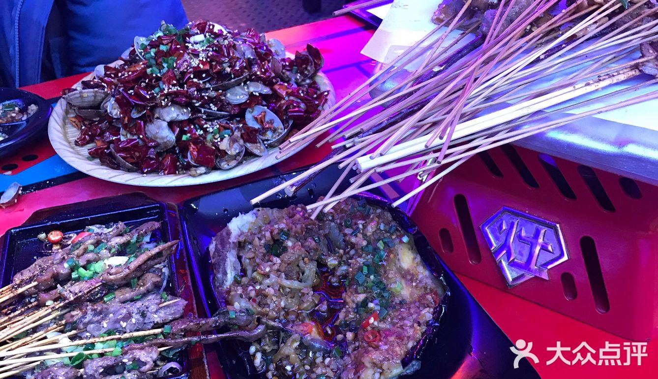 除了火锅还有烧烤可以吃