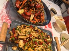 -肥肥虾庄·金牌油焖大虾(汉街SKP店)