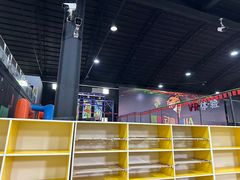 -嘿哟动霸CHUA·新潮玩运动娱乐中心·蹦床滑冰团建乐园