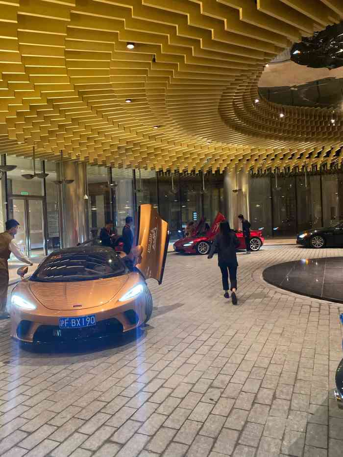 打分 重庆迈凯伦的活动做得不错,上月在莱佛士试驾了一次gt.