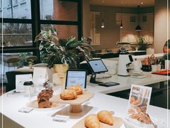 -潮一不贰·法式甜品·生日蛋糕·西式简餐(外滩店)