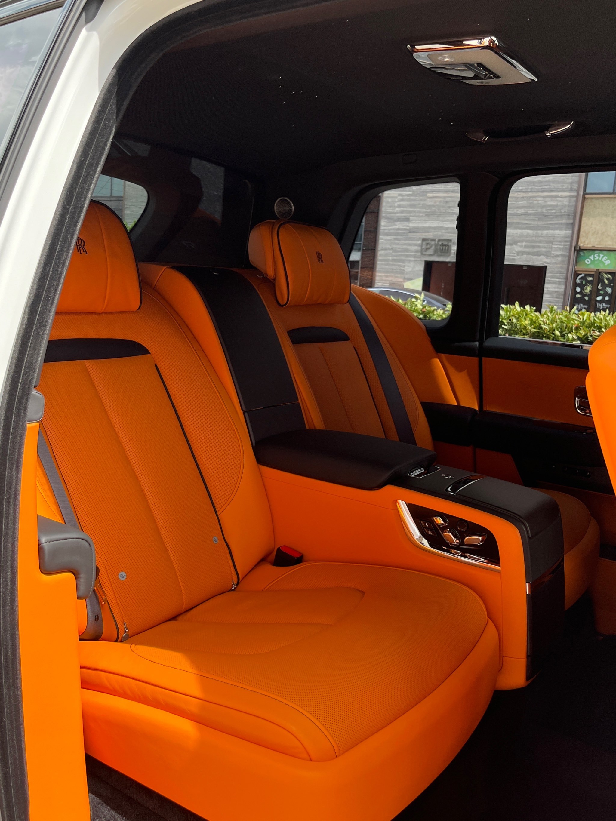 深圳租一台劳斯莱斯是种什么体验?