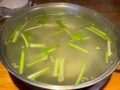 牛骨清汤-牛鲜胜·潮汕牛肉自助火锅(番禺市桥店)