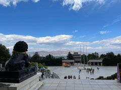-三塔倒影公园