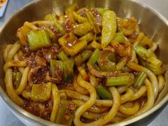 泡椒酸菜牛肉炒粉-董小西的凉皮和椒麻鸡(三元桥店)