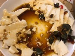 凉拌皮蛋豆腐-秦记香辣蟹(松榆里店)