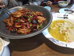 -有红鸡毛店·川菜(建设路店)