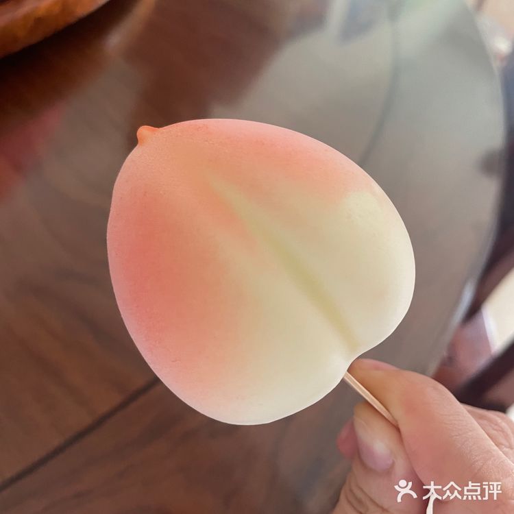 超爱桃子 更爱夏天里的桃子冰激凌