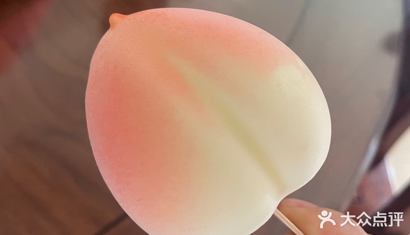 超爱桃子 更爱夏天里的桃子冰激凌
