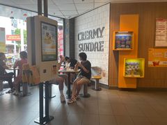 等位区-麦当劳(列东店)