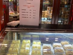 面包甜点陈列柜-德大西餐社(云南南路店)