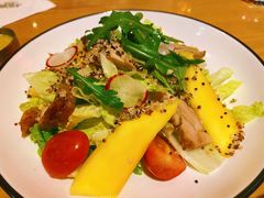 芒果烤鸡藜麦沙拉-MR.ROCKY洛奇先生RESTAURANT&BAR(宝安壹方城店)